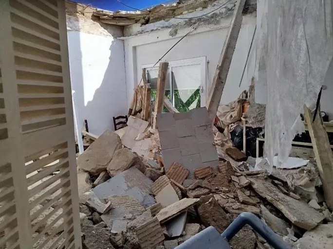 Derrumbe en un edificio de tres plantas en Can Picafort obliga a desalojar cuatro viviendas