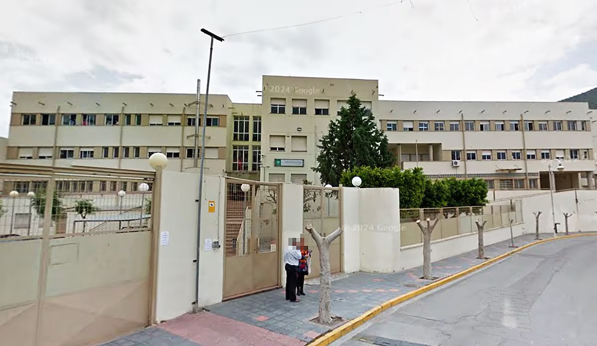 Niño de 14 años apuñalado por un compañero en la entrada del instituto en Albuñol