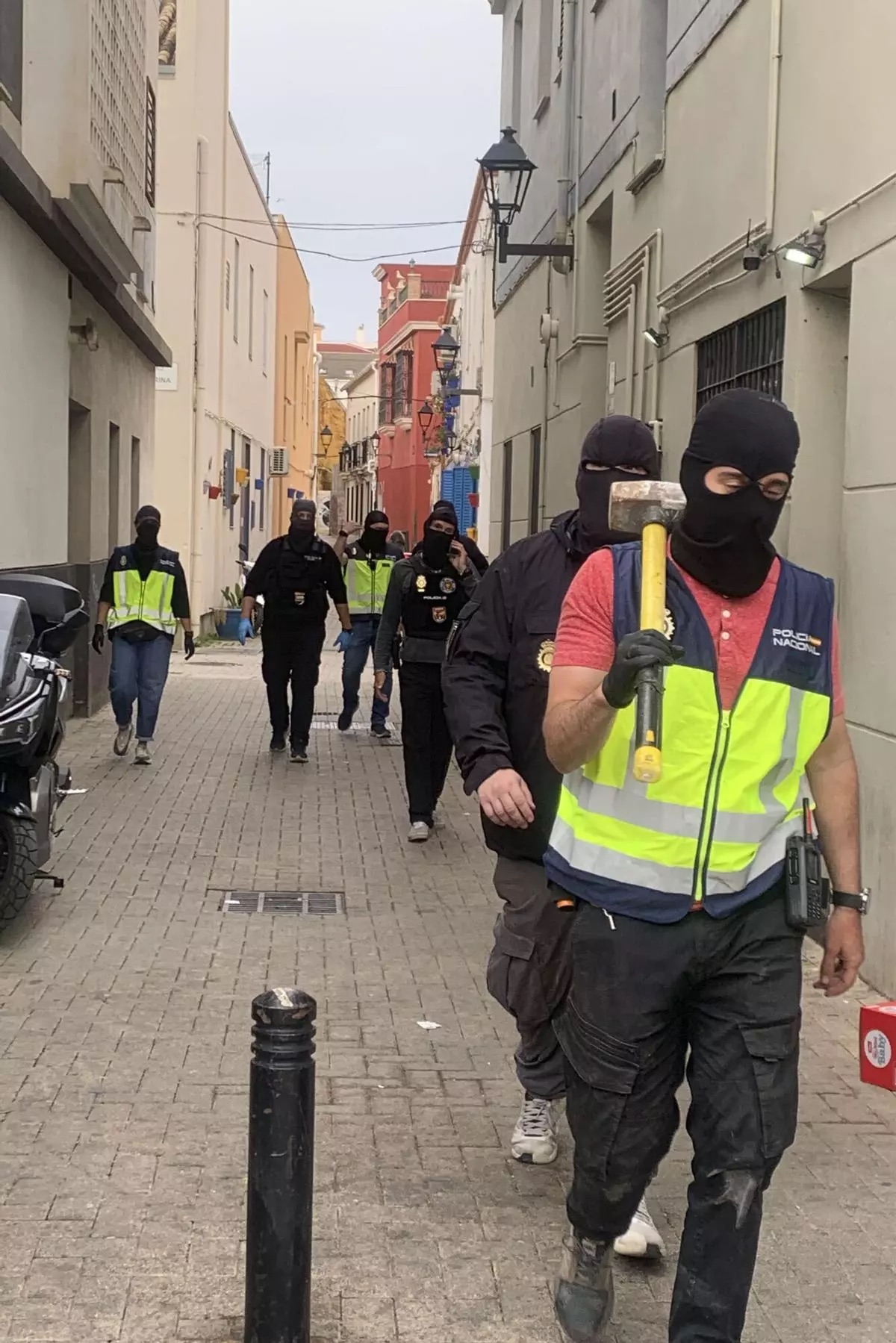 Macrooperación policial en Málaga: 24 detenidos y 12 armas de fuego incautadas en el barrio de La Trinidad