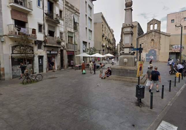 Nuevo apuñalamiento en el Raval: los Mossos buscan al autor de una agresión con arma blanca en la plaza del Pedró