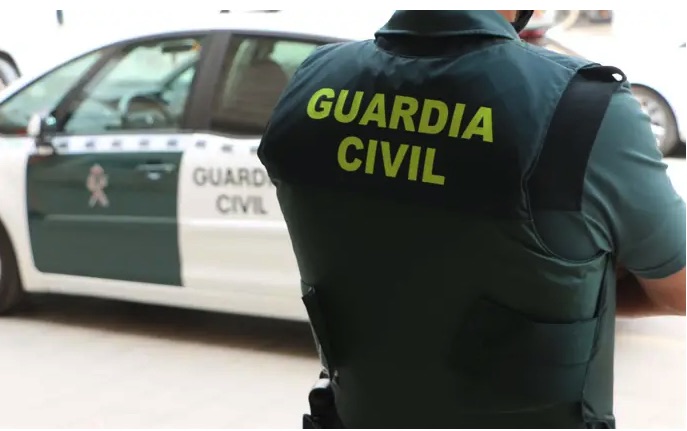 Enviados a prisión dos hombres por asaltar a un joven en su coche con un cuchillo y un machete