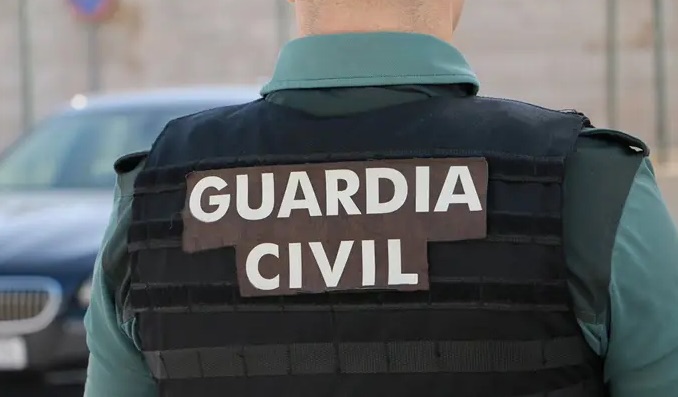 Dos detenidos por agredir con una botella rota a tres personas en un local nocturno de Palmanova (Mallorca)