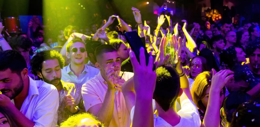 Seis hombres se enfrentan a 9 años de cárcel tras apalizar a un joven en una fiesta por ser homosexual