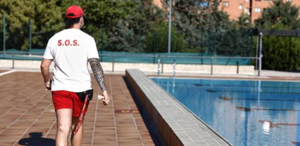 Detienen a un socorrista de piscina condenado por abusos sexuales a menores en Tenerife