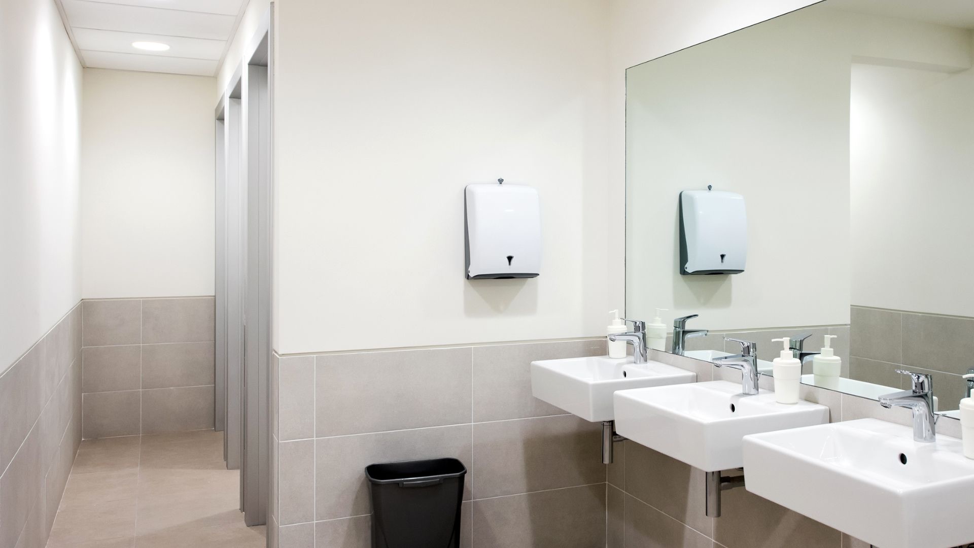 Detenido un joven de 23 años por grabar a una niña de nueve en los lavabos de un CAP de Barcelona