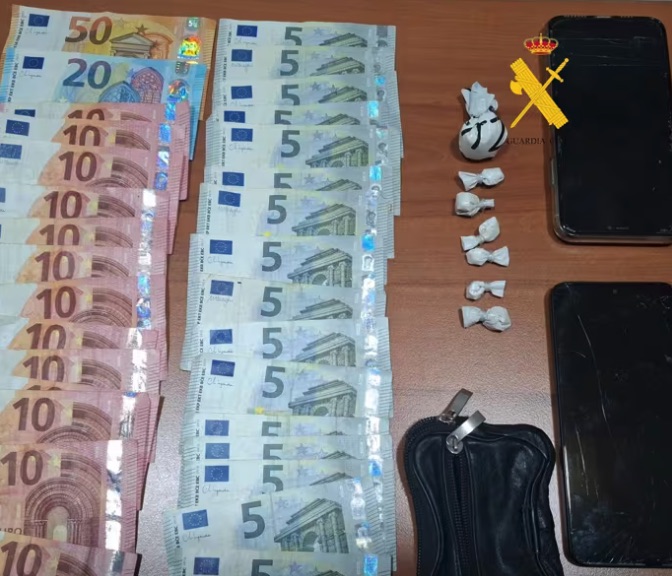 Detenidos en Burela dos responsables de un local de ocio nocturno por tráfico de cocaína