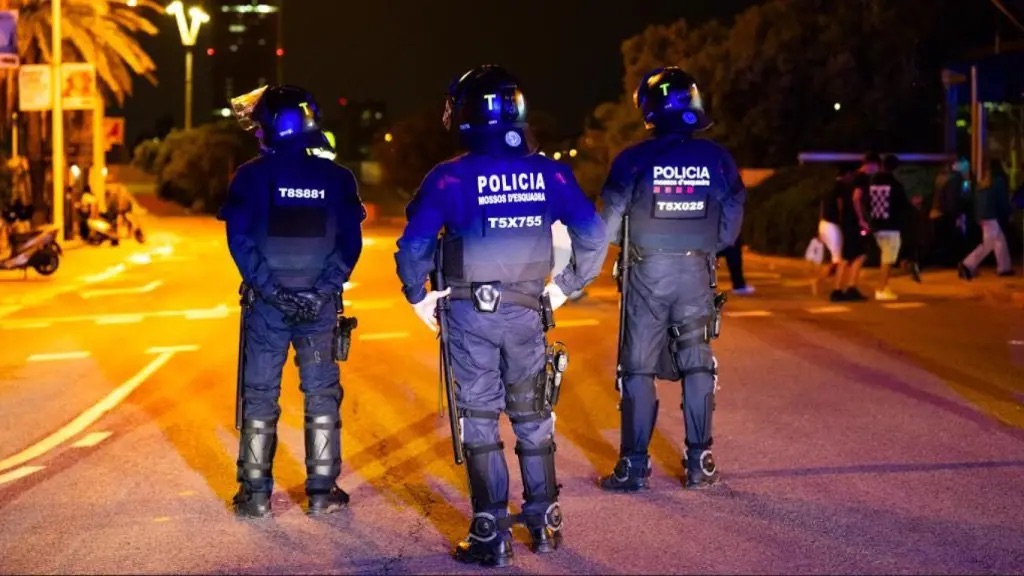Pánico por el atracador armado de Barcelona: ahora asalta a dos taxistas y un tercer comercio