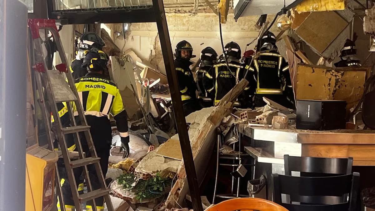 Un muerto y 25 heridos en una explosión de gas en un bar de Puente de Vallecas