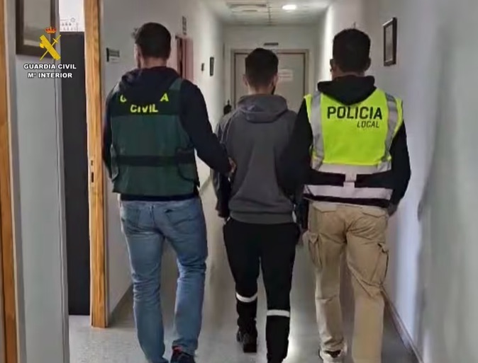 Cuatro detenidos por robar 10.000 euros en cableado de cobre del alumbrado público en Trujillo