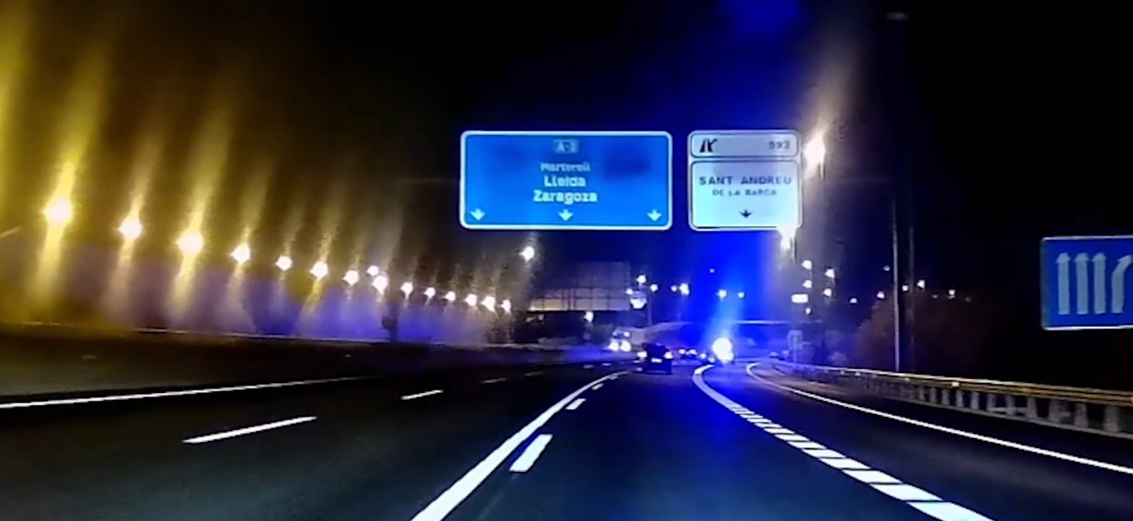 Cuatro menores detenidos tras estrellarse contra una rotonda en Olesa durante una persecución a 150 km/h por la A-2