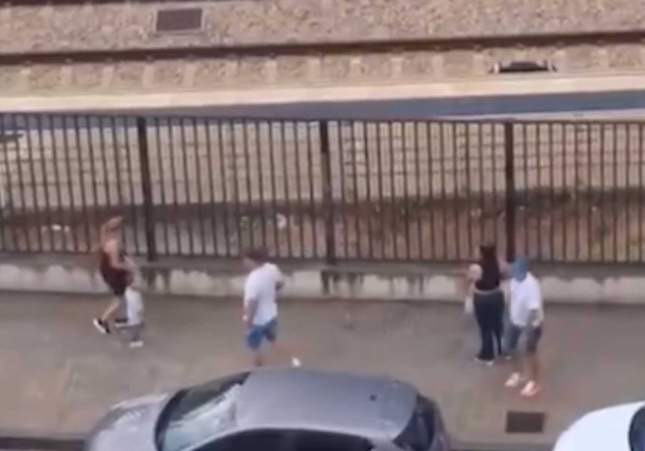 Detenidos dos hombres por intentar apuñalar a un grupo de personas junto a las vías del tren en Tortosa