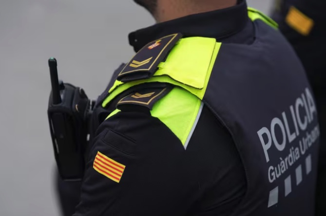 Detenido un hombre por herir a un menor con un arma blanca en el cuello en el barrio del Clot