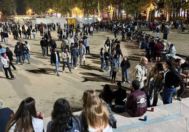 Detenido en las Fires de Girona por fotografiar chicas jóvenes mientras orinaban