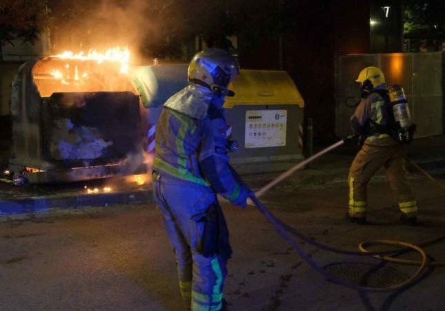 Oleada de incendios de contenedores en Lleida: un pirómano identificado tras siete fuegos en dos horas