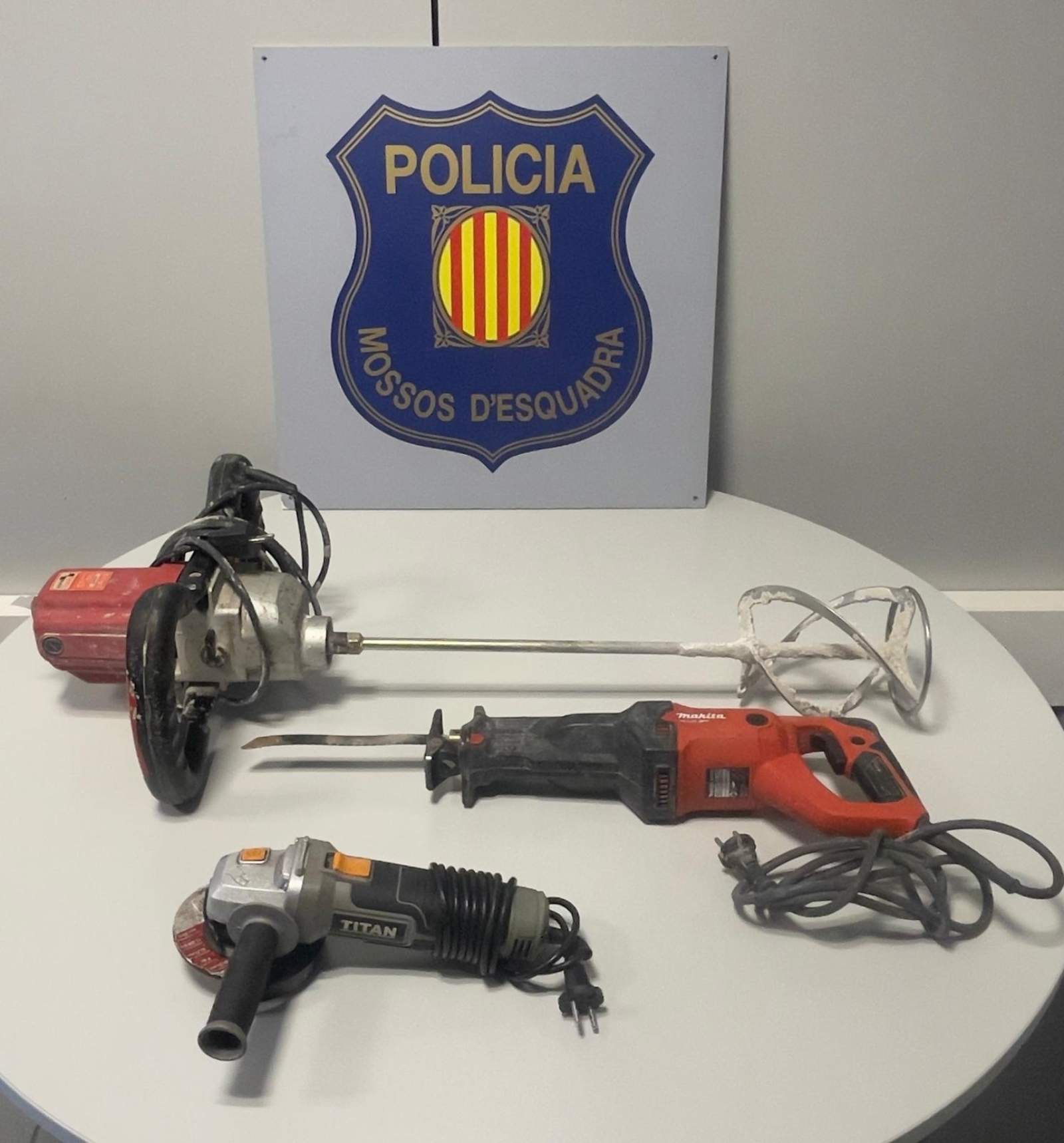 Detenida una exfuncionaria de prisiones por robar material de obra y venderlo por Wallapop junto a su pareja