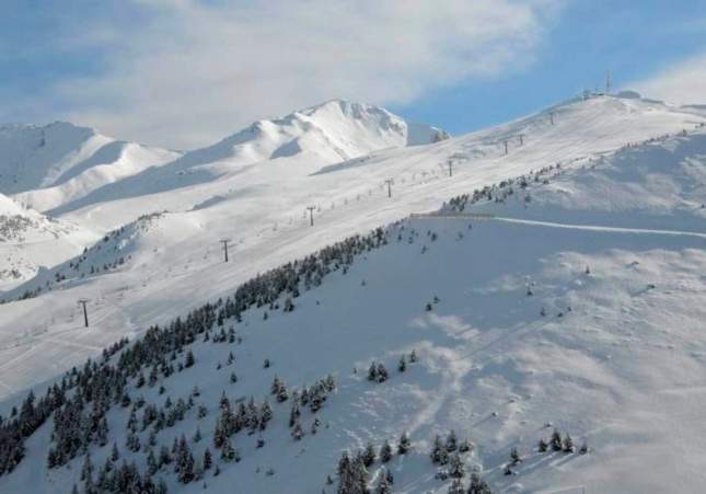 Fallece un esquiador al quedar atrapado por un alud fuera de pistas en la estación de Cerler