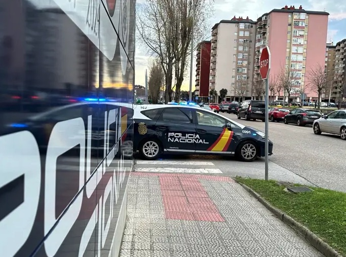 Detenida una mujer tras agredir con una cachava y romperle un brazo a una conocida en Santander