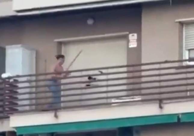 Vecinos de Castelldefels evitan la ocupación ilegal de un piso: tres detenidos y la vivienda tapiada