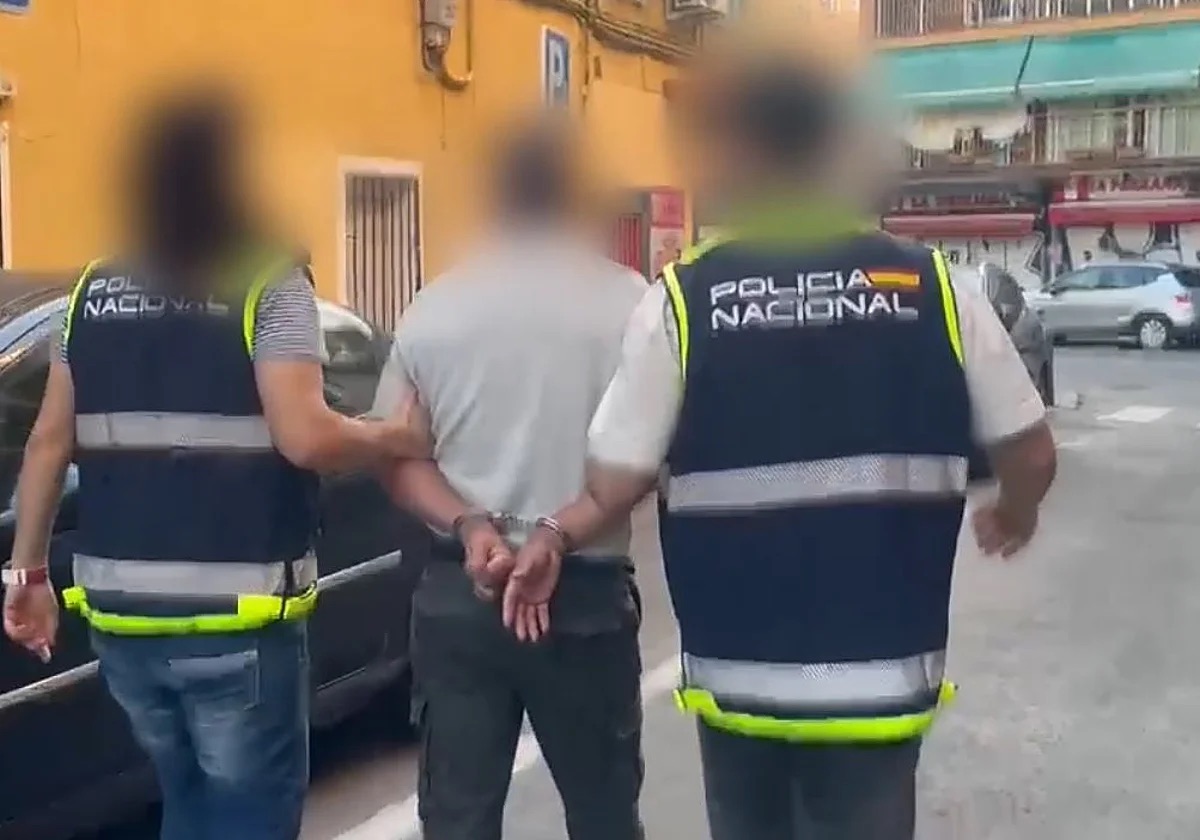 Detenidos en Madrid cuatro ladrones que se disfrazaban de ancianos para robar bancos y joyerías: "Los Mortadelos"