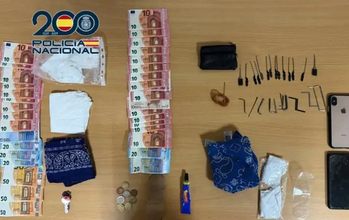 Tres detenidos en Córdoba tras ser sorprendidos al salir de una vivienda que estaban robando en la zona de la Asomadilla