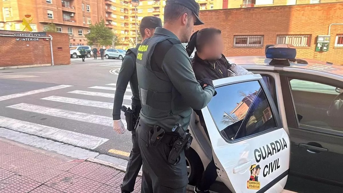 Detenido un hombre en La Rioja después de que su pareja saltara por la ventana para huir de sus agresiones