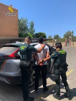 Detenido en El Ejido un hombre de 20 años que asaltaba a sus víctimas mediante la app Grindr con motivación homófoba