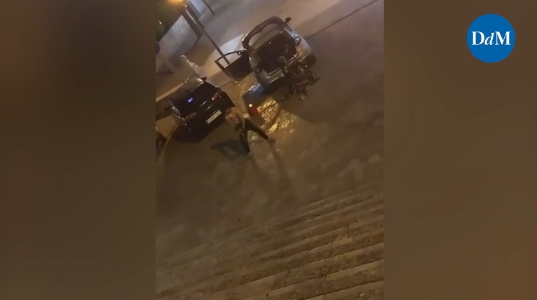 Alarma en Mallorca: un joven aparece en una plaza con una motosierra en marcha