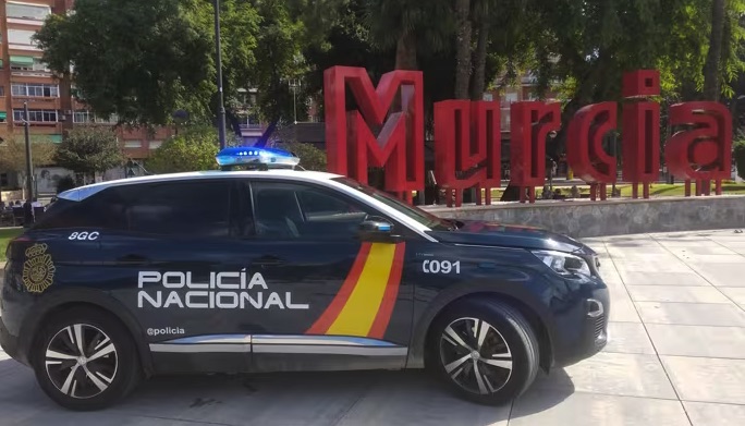 Cuatro encapuchados asaltan a punta de pistola un local de compraventa de oro en El Palmar y huyen con tres maletines