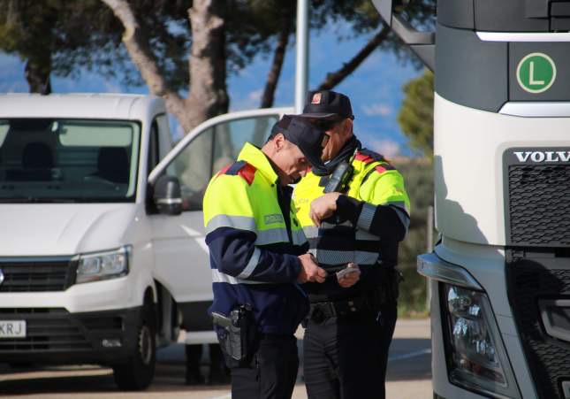 Un joven de 18 años muere atropellado en la AP-7 tras apuñalar a su familia y agredir a dos vecinas