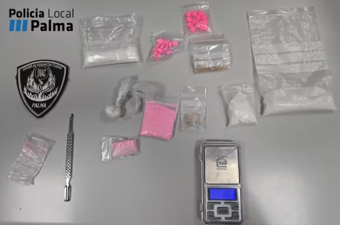 Detenido un joven que circulaba en patinete por Nuredduna con cocaína, éxtasis, una báscula y dinero