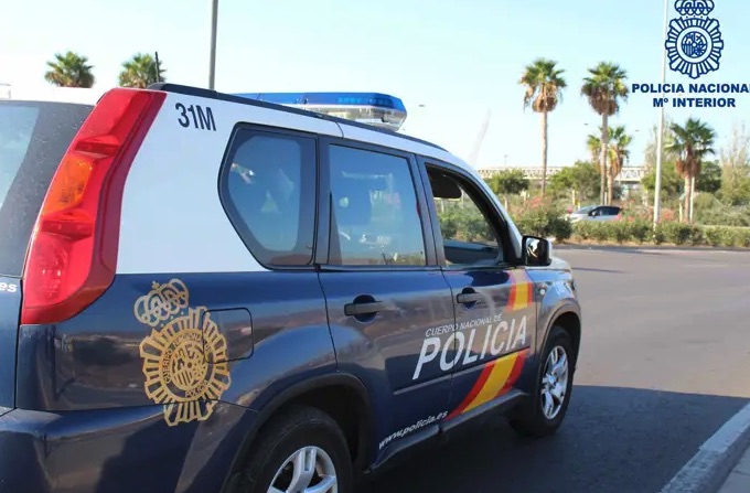 Detenida en Las Palmas una joven de 21 años por más de 12 delitos de estafa en alquileres y venta de entradas