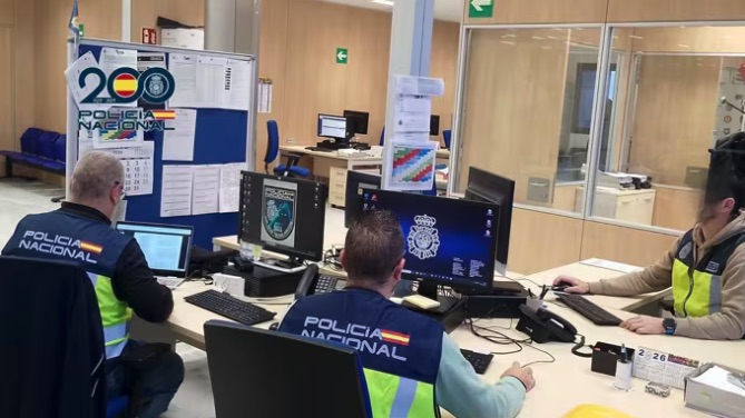 Detenido en Jerez un hombre por embaucar a una niña de 8 años de Tarragona en 'Free Fire' para obtener material sexual