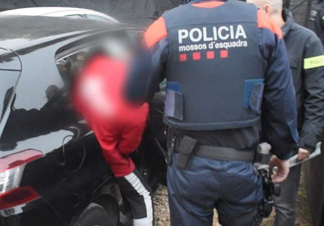 Los Mossos detienen a un hombre por introducir en el mercado billetes falsos de 200 euros de "alta calidad"