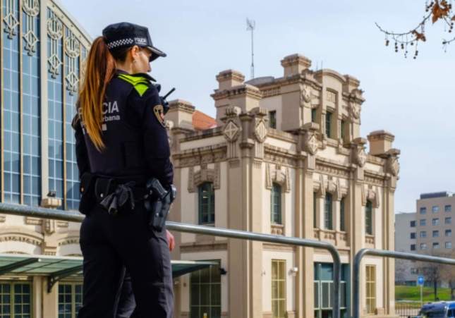 Detenida en plaza Catalunya una mujer por sustraer un bolso con joyas y efectivo valorado en 21.700 euros