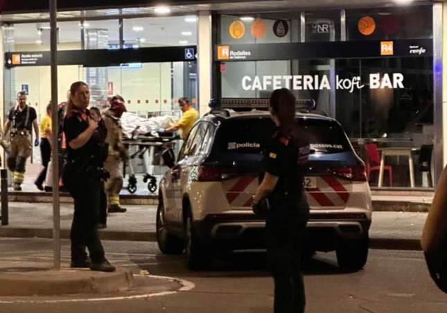 Muere un hombre tras sembrar el pánico armado con un cuchillo en la estación de Sabadell Sud