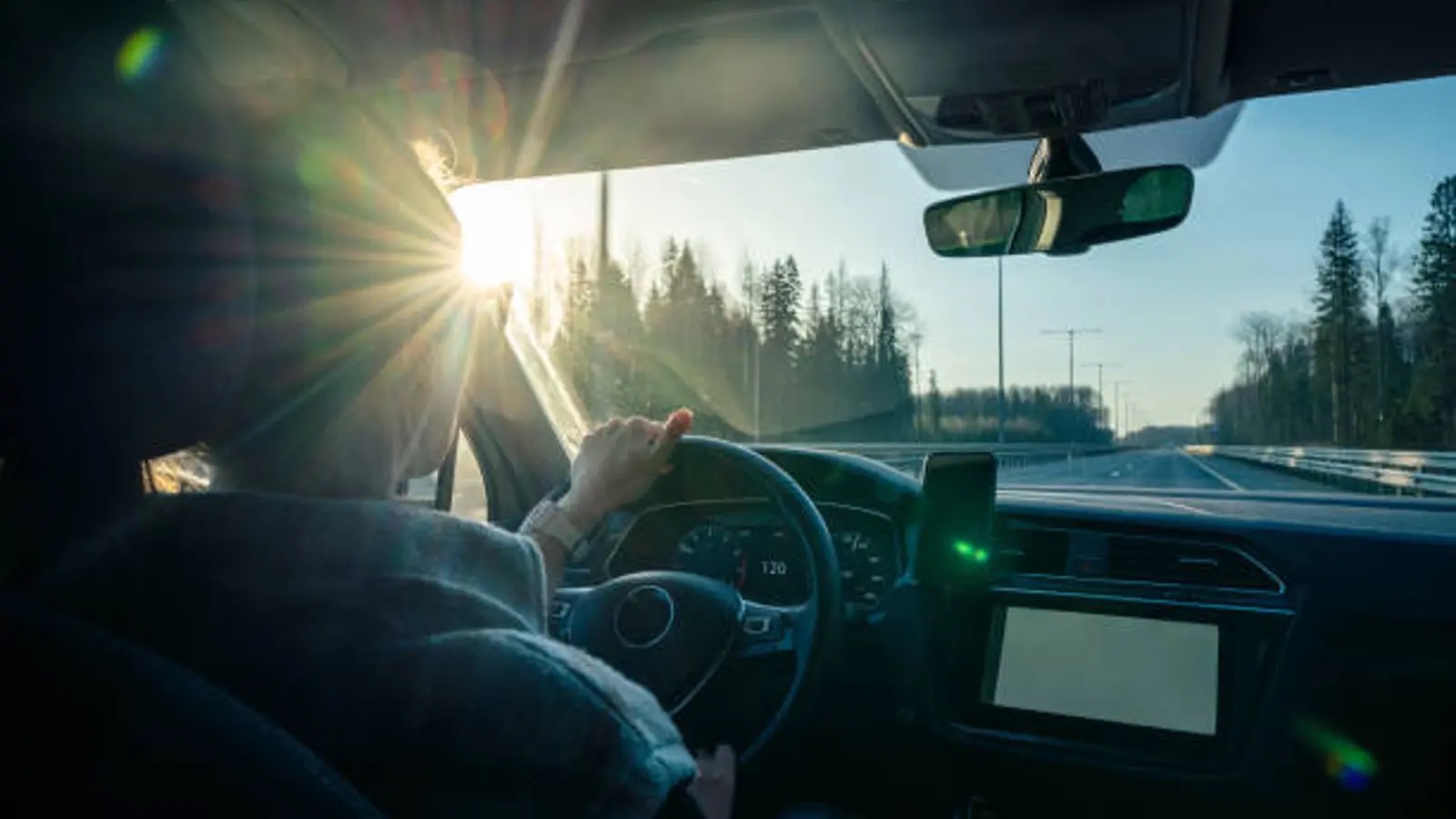 Detenida una mujer en Vitoria por agredir a su pareja mientras conducía