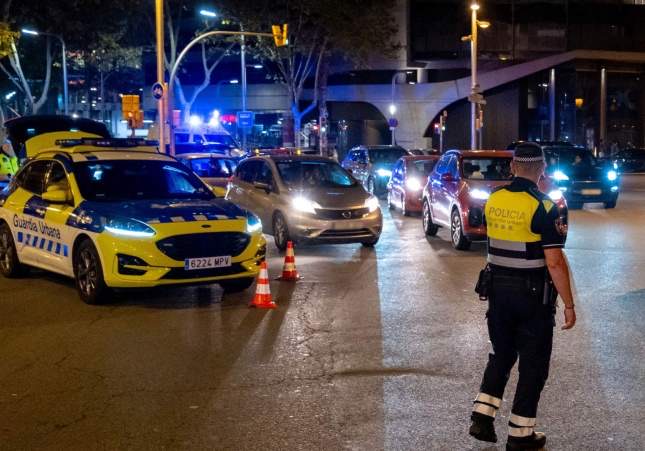 La Guardia Urbana intercepta a dos hombres armados con revólveres en un control rutinario en Barcelona