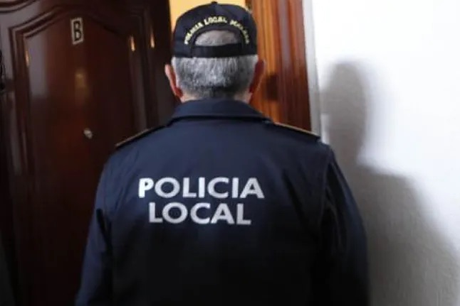 Detenido un joven de 29 años por intentar cortar el cuello a su pareja con una navaja en un hostal de Málaga