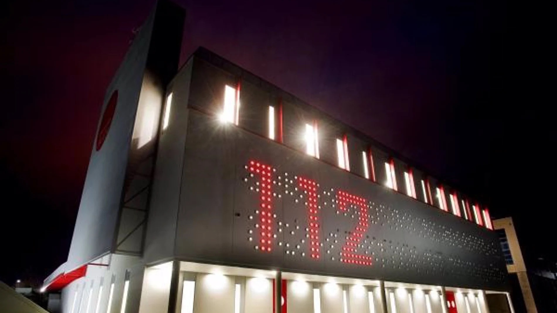 Rescatado en helicóptero un hombre de 61 años tras quedar atrapado en una zona rocosa de la playa de Canabal