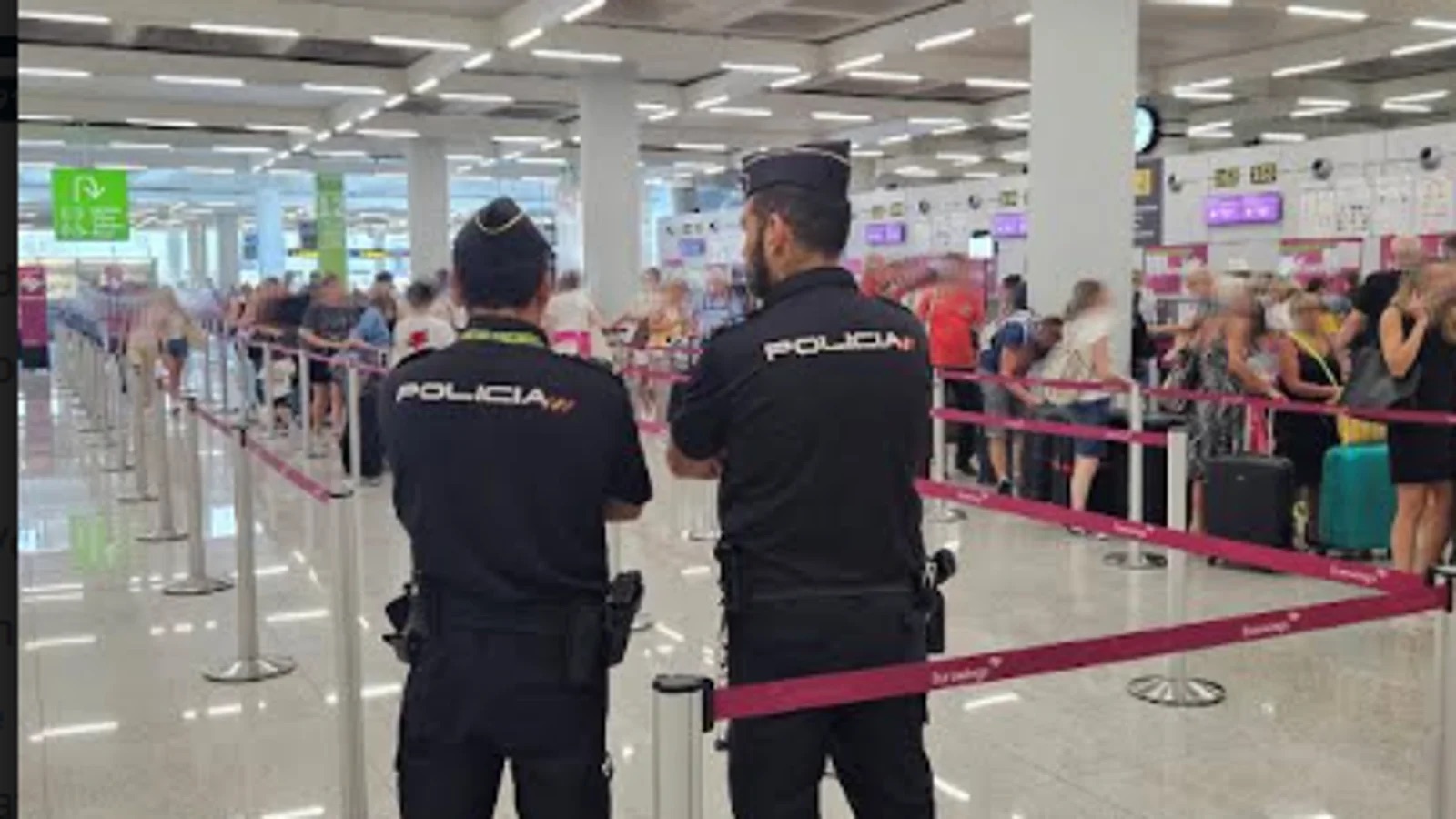 Detenido un anciano con andador tras robar objetos valorados en 2.000 euros a una turista en el aeropuerto de Palma