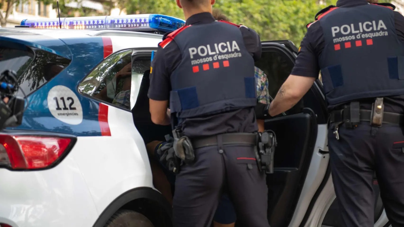 Detenida una pareja en Badalona por agresión y ataque a una agente de los Mossos d’Esquadra