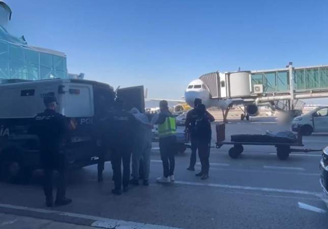Cinco detenidos por infiltrar cocaína manipulando un circuito paralelo de maletas con trabajadores del aeropuerto