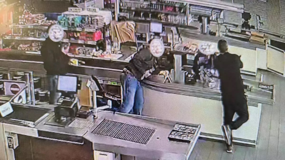 Detienen en Platja d'Aro a dos miembros de un activo grupo criminal especializado en vaciar cajas registradoras