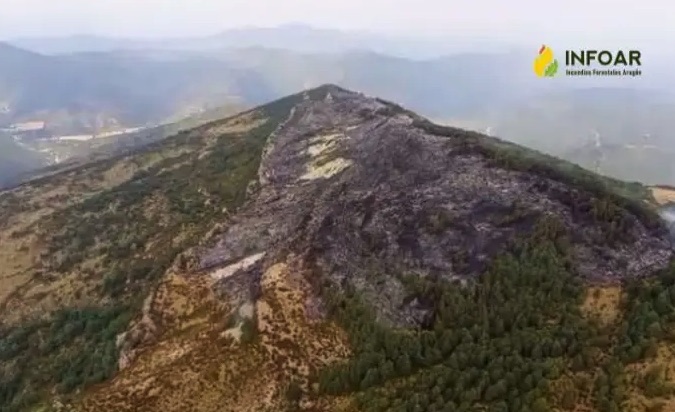 Un incendio forestal, probablemente causado por un rayo, afecta a unas 20 hectáreas en Huesca
