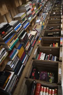 Tres detenidos en Madrid por robar miles de libros durante cinco años para venderlos en Wallapop