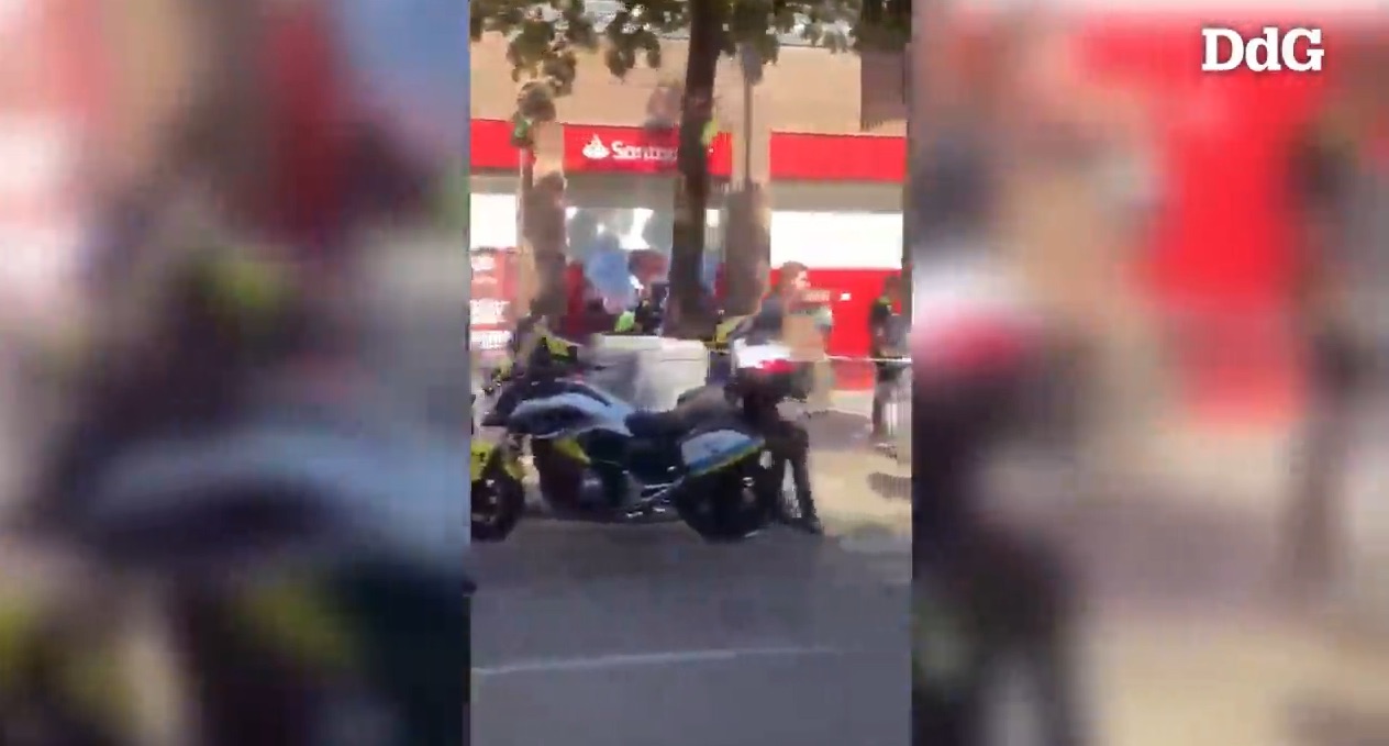 Intento de atraco con rehenes en un banco del centro de Girona frustrado por la policía