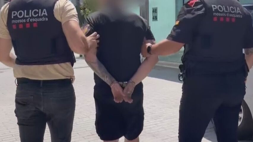 Detenidos tres hombres en Sant Martí por el robo violento de cadenas de oro valoradas en 14.000 euros