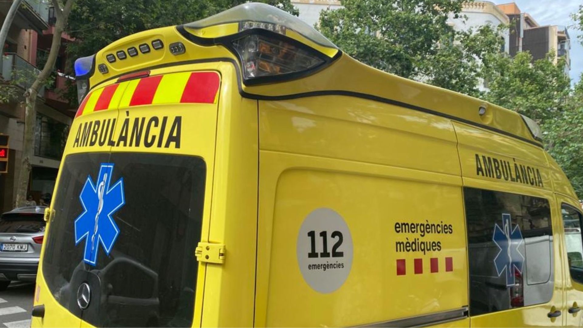 Accidente con atropello en la Via Augusta de Barcelona: dos heridos leves y daños materiales