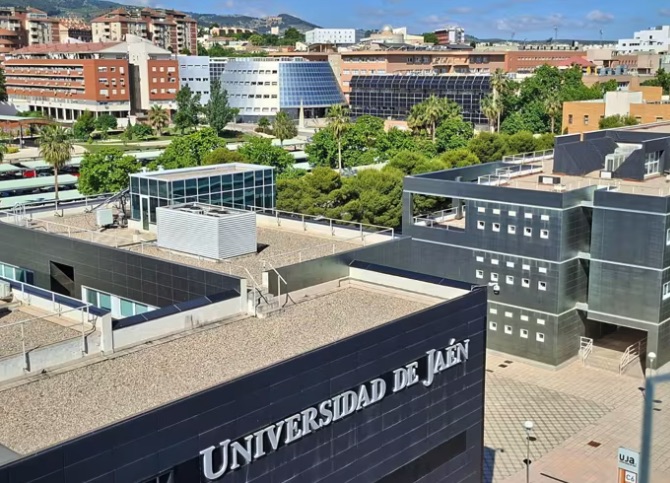 Investigan a un hombre por fotografiar a alumnas debajo de las mesas en la Universidad de Jaén