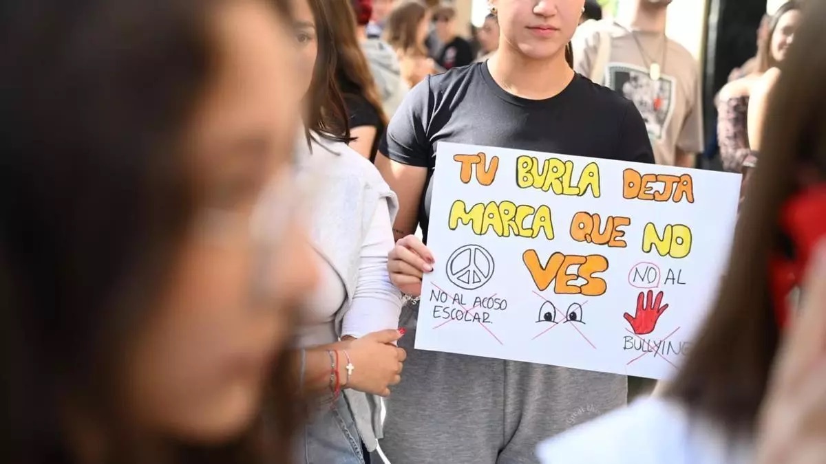 Una niña trans denuncia acoso escolar en Valencia y se niega a volver al colegio